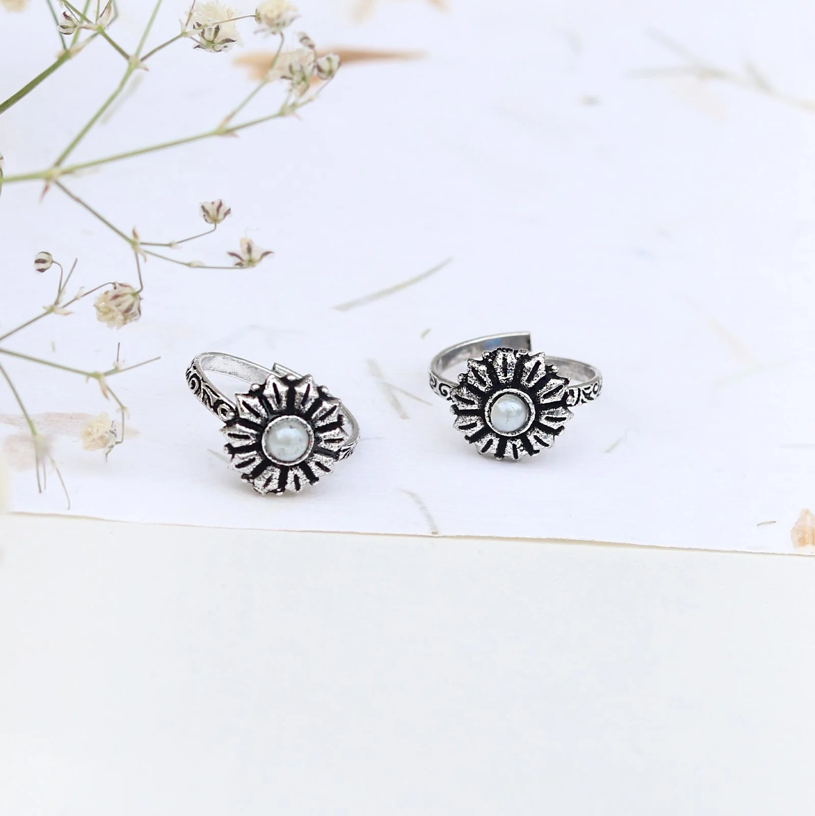 Teejh Siya White Stone Silver Oxidised Toe Rings