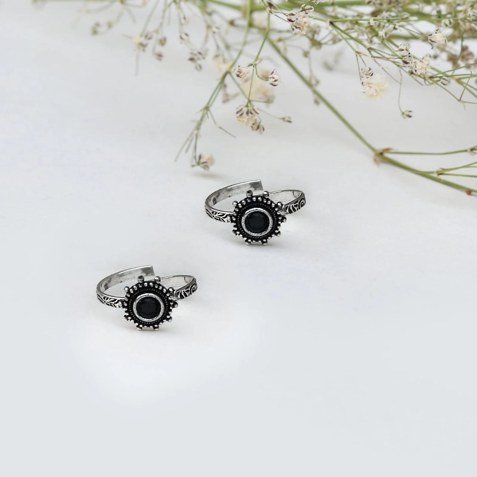 Teejh Vihana Black Stone Silver Oxidised Toe Rings